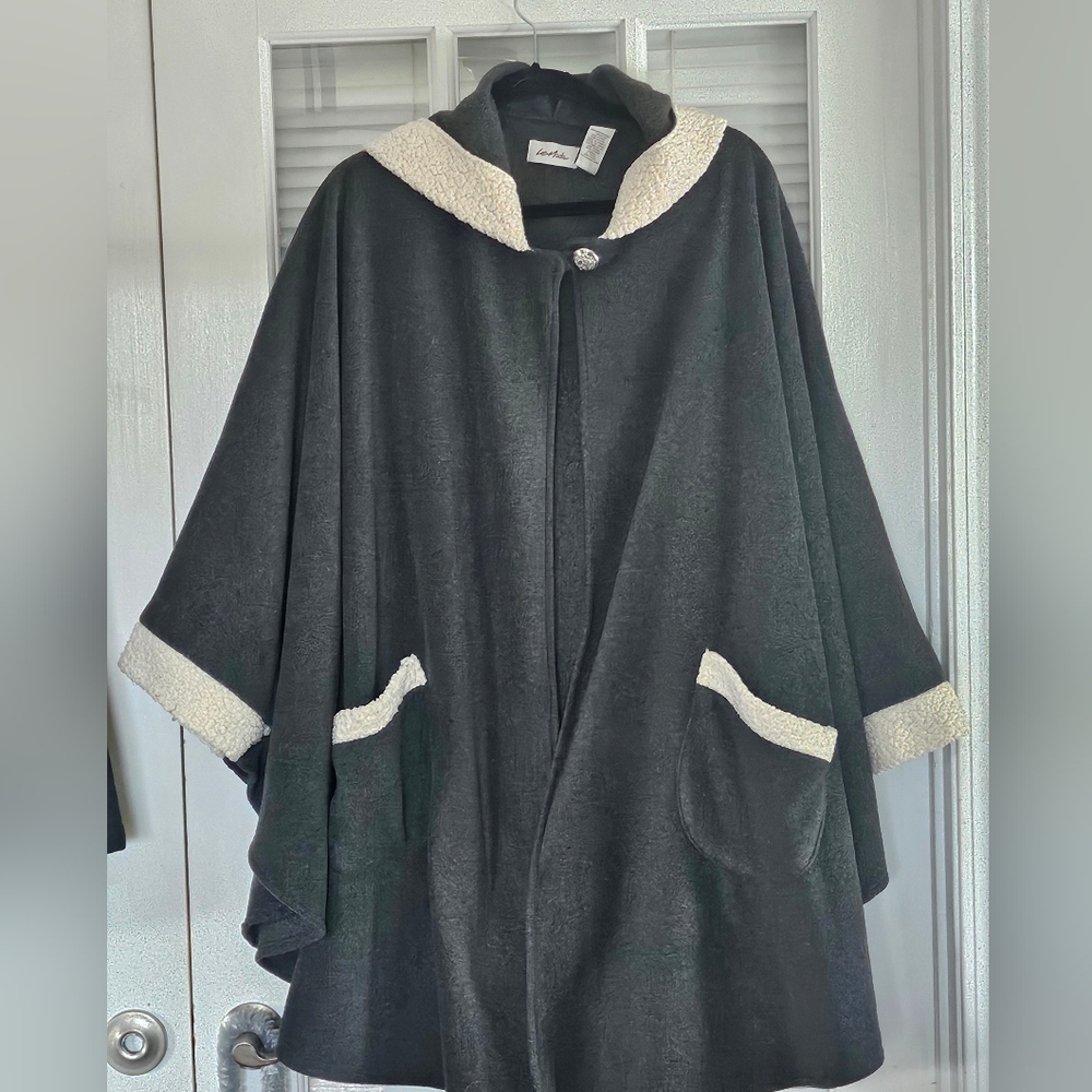 Le Moda Hooded Poncho  size Lg Charcoal with White Accents Silver Button Closure